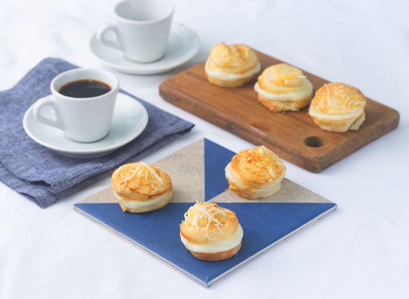 Roll folhado de queijo ( Massa de Croissant)